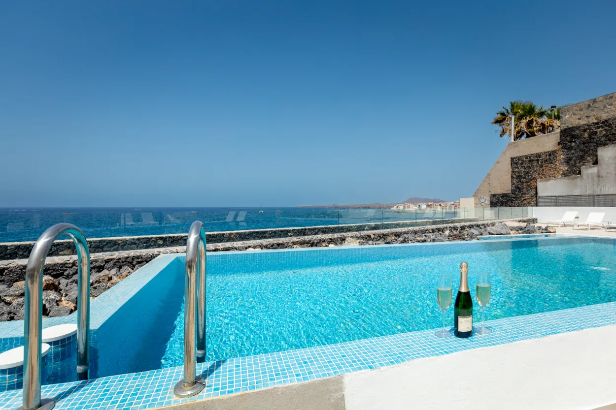 Vista del Silencio - infinity-pool-champagne-coastal-view